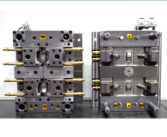 Injection mould cavity and core assemblies